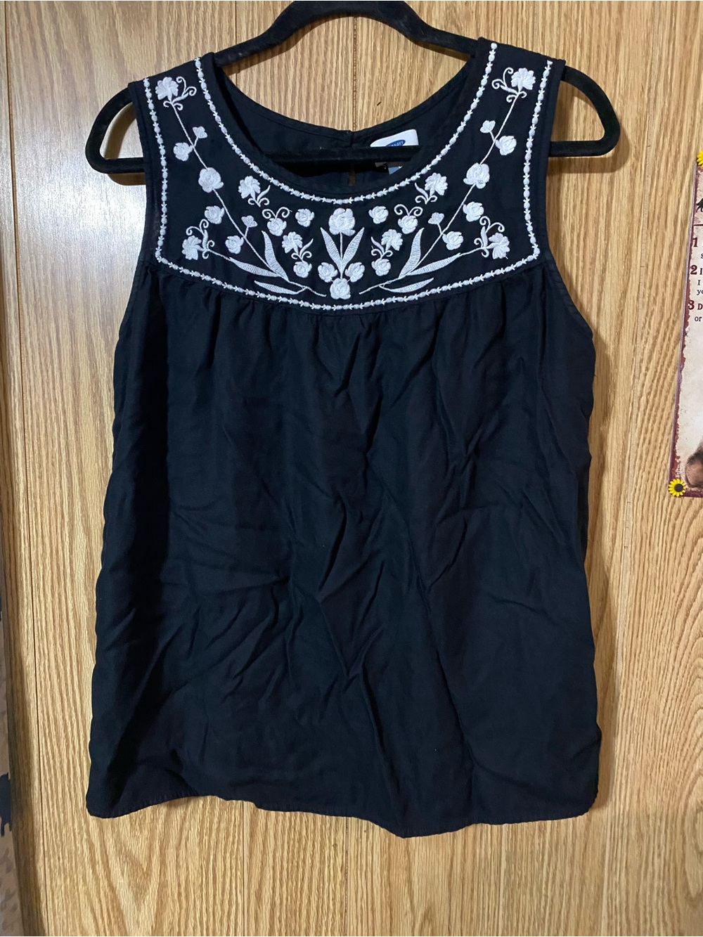 Old Navy Women’s Black / White Floral Embroidered Tank Top Size Large